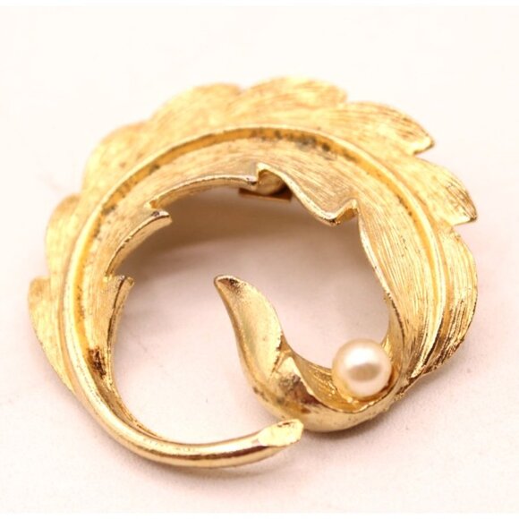 Leaf Pearl Swirl Gold Tone Brooch Lapel Hat Pin Brushed Textured Vintage Estate - Picture 7 of 8